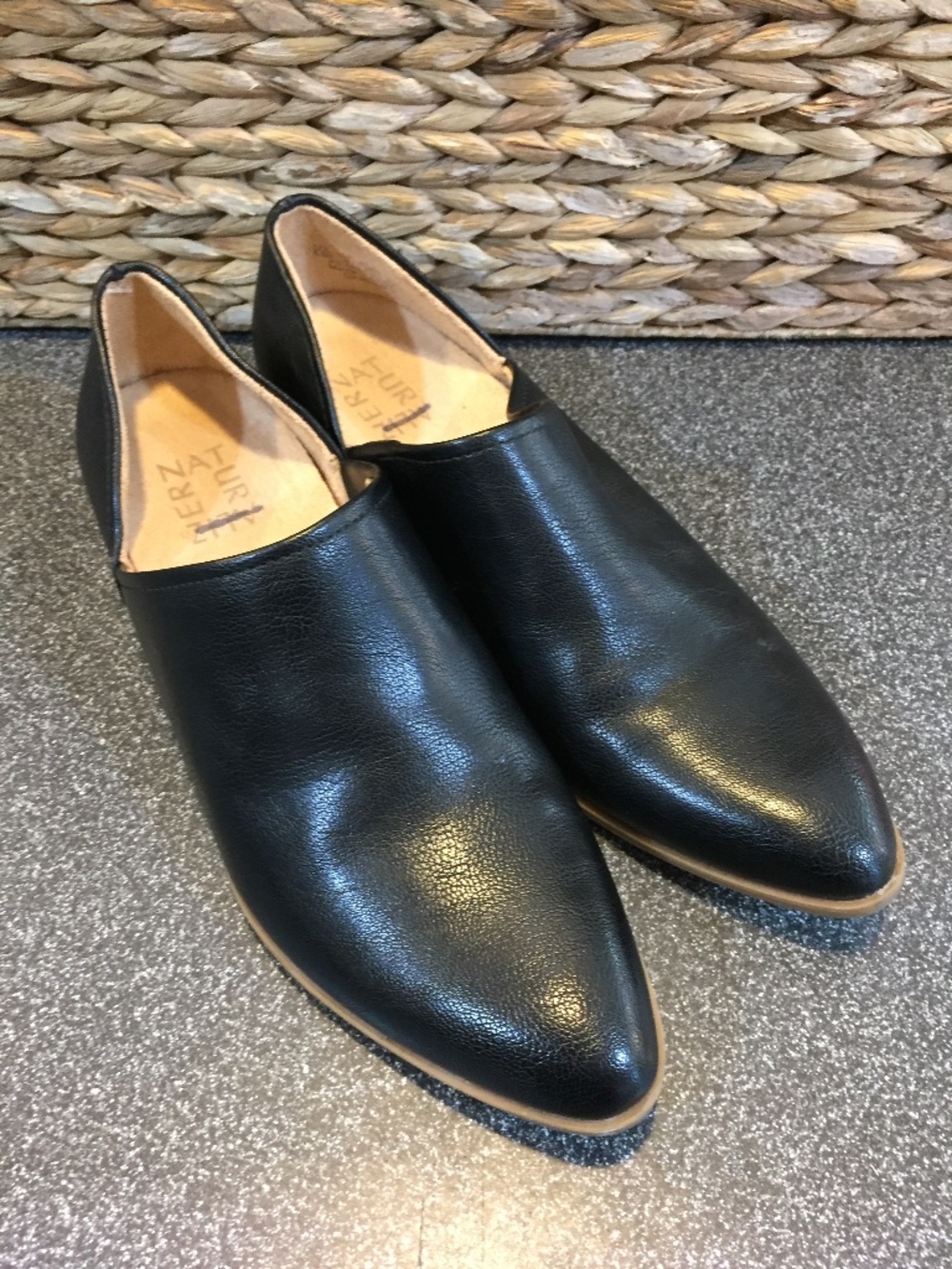 Naturalizer Black Leather Pointed Toe Slip-On Flats